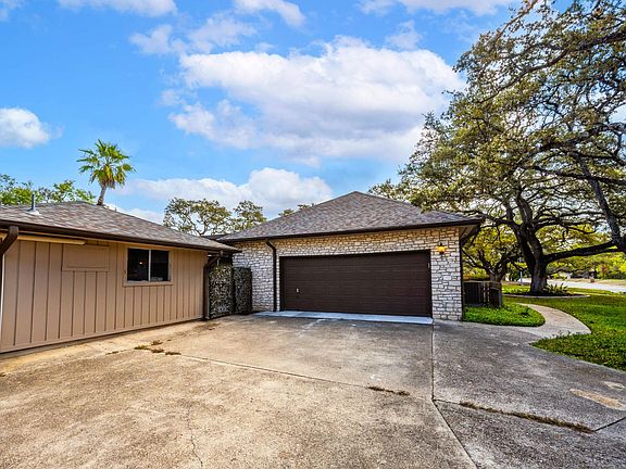 3rd image of 1012 Sir Arthur Ct