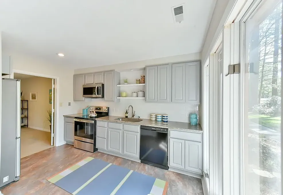 3 bed, 2.5 bath, 1475 sqft, $1,850 — Photo 2