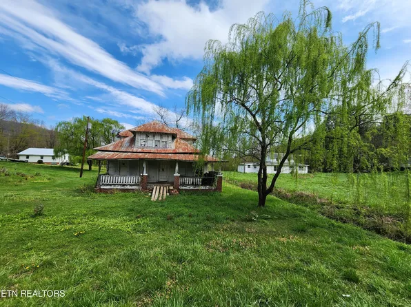 545 Rose Hill Dr, Rose Hill, VA 24281