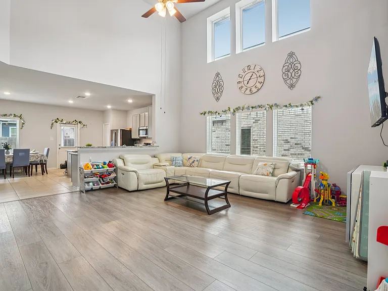 8915 Portobello Way — Photo 9