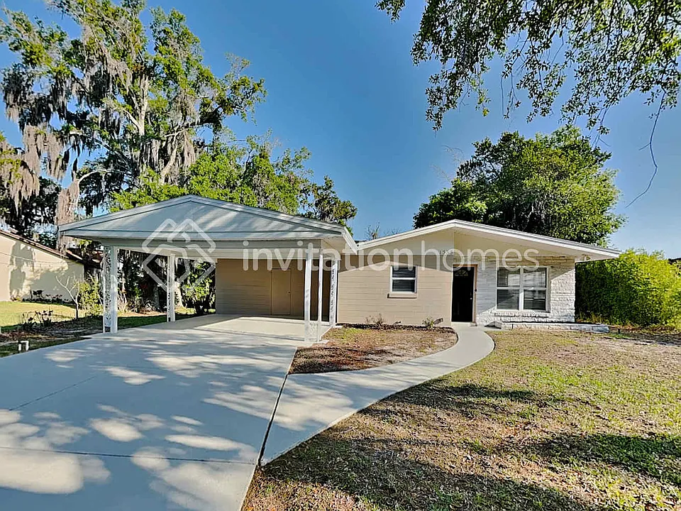 1333 Stately Oaks Dr NW