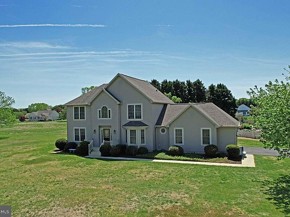 3rd image of 423 Park Ln