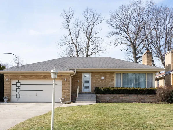6402 N Kolmar Ave, Lincolnwood, IL 60712