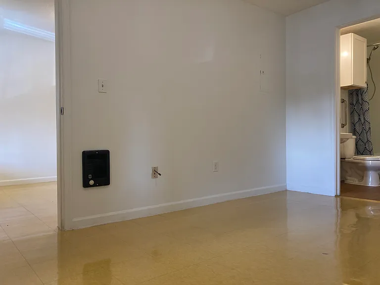 1095 W 7th Ave — Photo 11