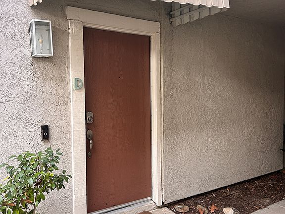5th image of 1010 Golden Springs Dr Unit D