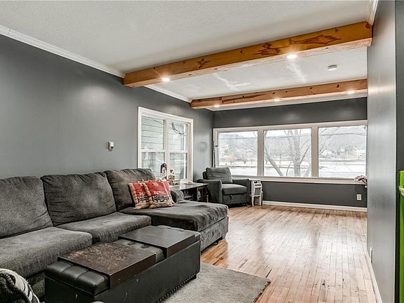 3rd image of 812 Lake Forest Dr
