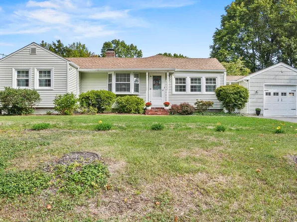 23 West Pine Street, Plaistow, NH 03865