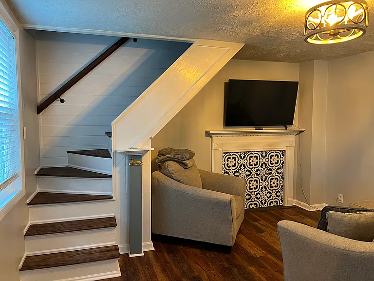 611 Hickory St — Photo 5