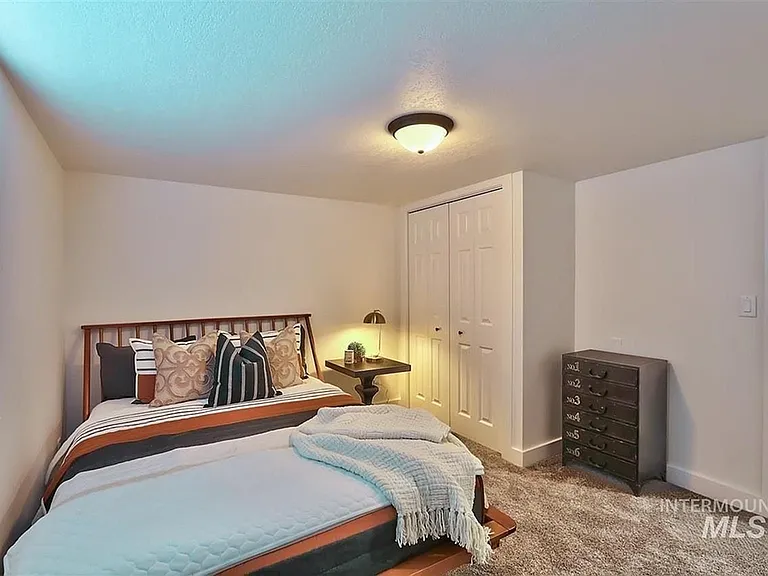 2316 W Kootenai St — Photo 8