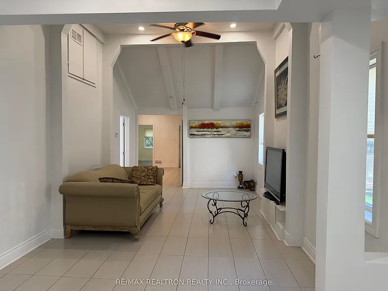 782 Churchill Ln — Photo 11