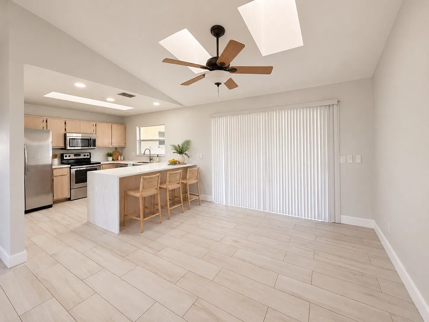 3 bed, 1346 sqft, $1,899 — Photo 2
