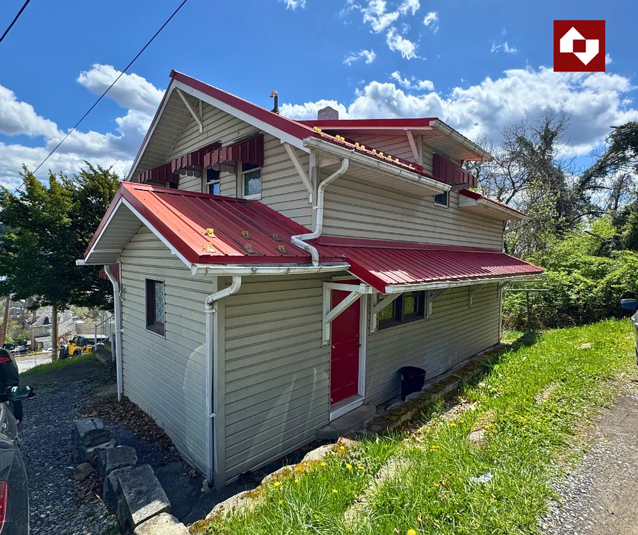 3 bed/2 bath house in Downtown Morgantown - Available 6/02/2027 — Photo 1