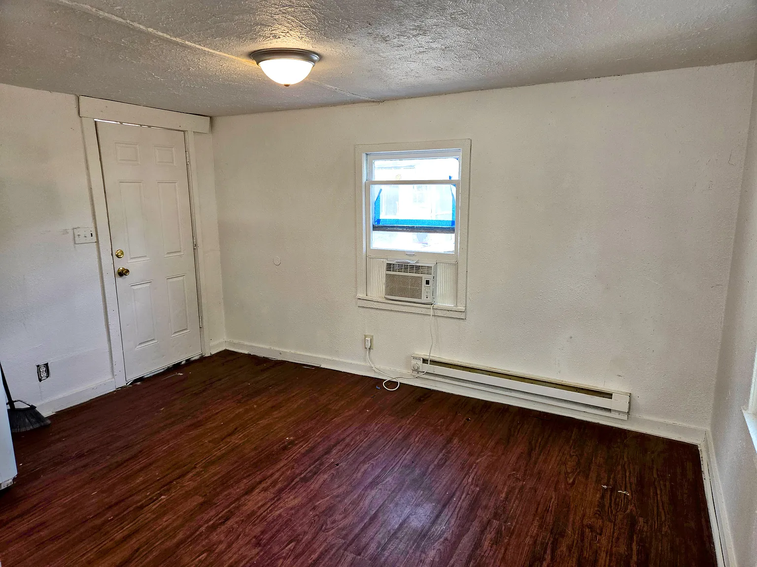 102 1/2 Emerson St — Photo 4