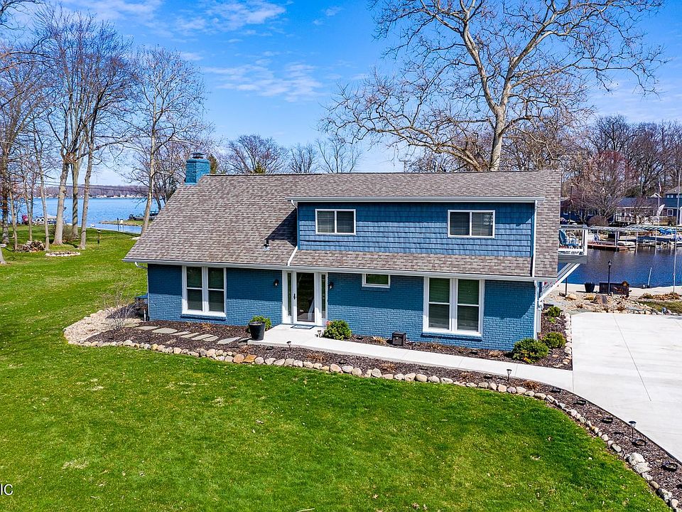 1st image of 62187 Lagoon Dr