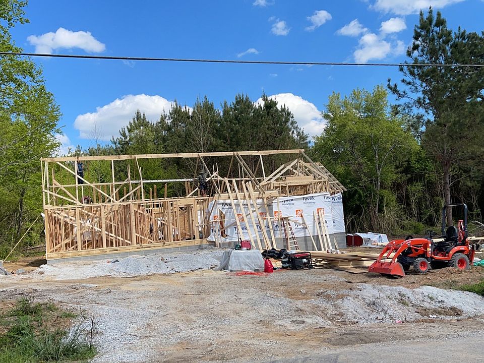 2nd image of 905 Main St S