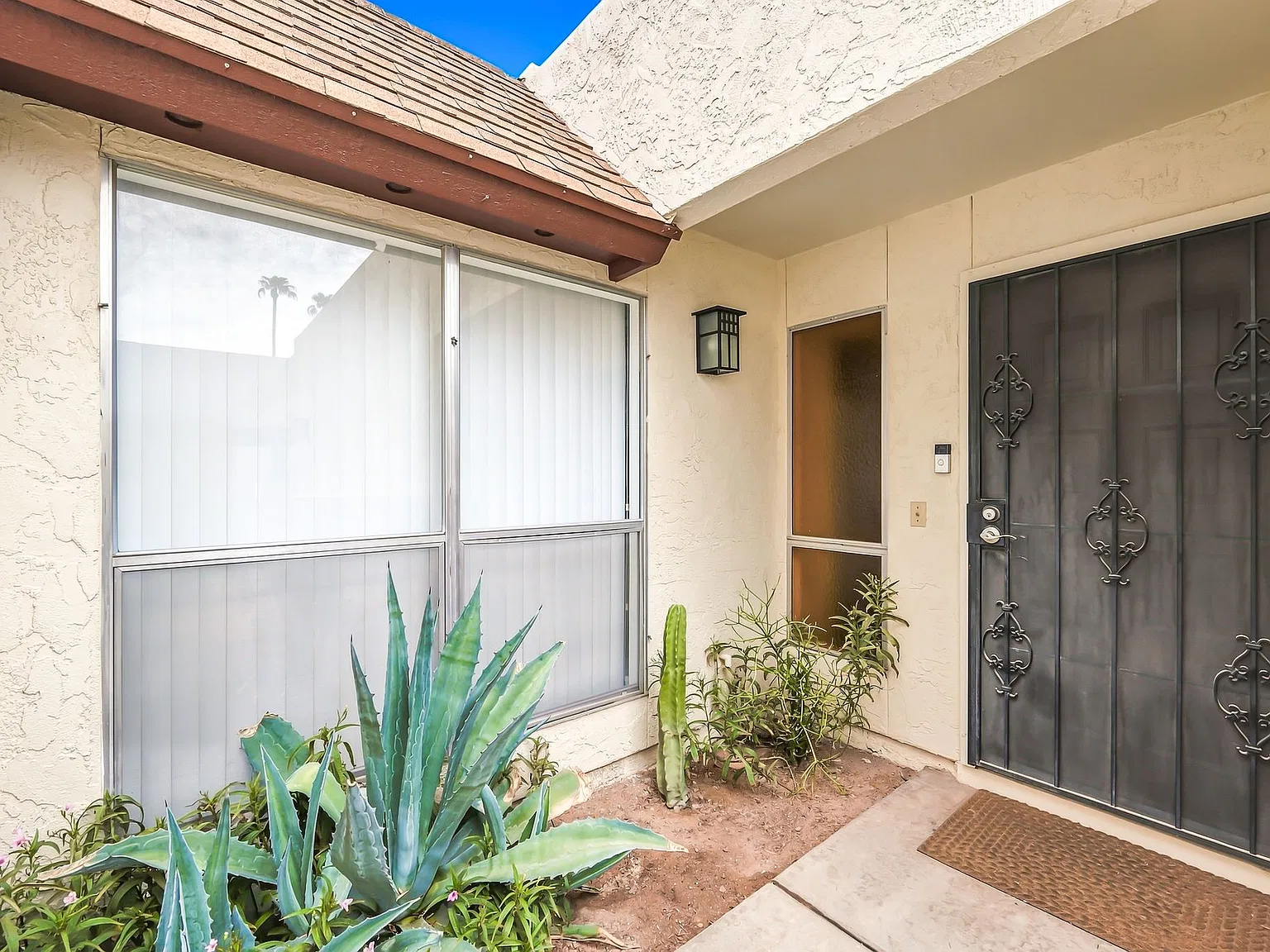 3 bed, 1368 sqft, $2,200 — Photo 3