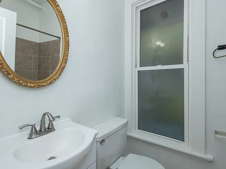 1141 N Washington St — Photo 16