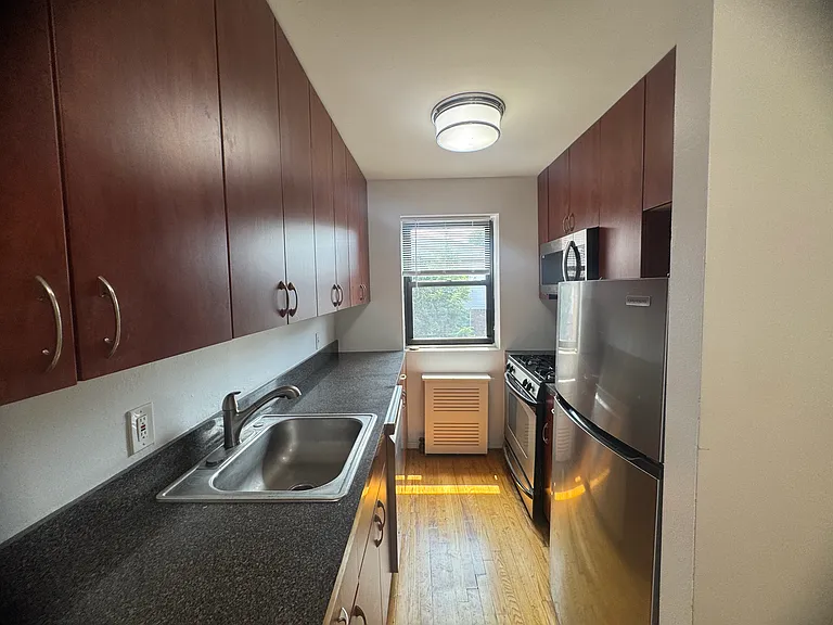 42nd Ave — Photo 1