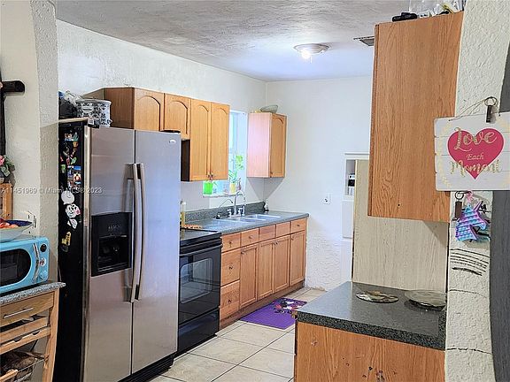 5th image of 1643 NW 13th St