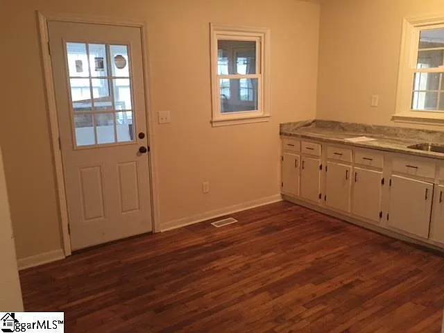 2 bed, 895 sqft, $1,250 — Photo 3