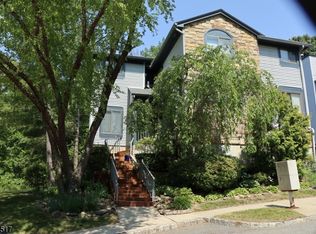 25 Overlook Dr, Hackettstown, NJ 07840