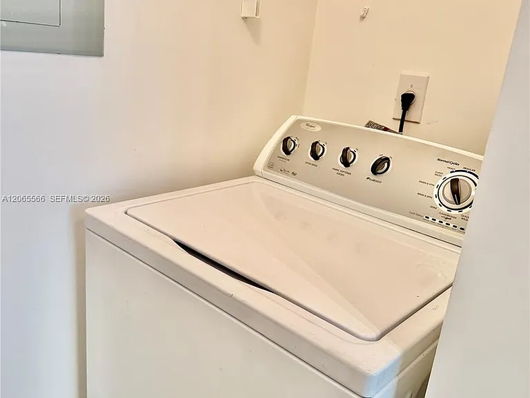 8010 N Nob Hill Rd #102 — Photo 15