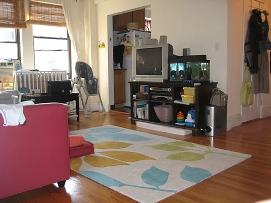 Rented by City Connections Realty | media 6