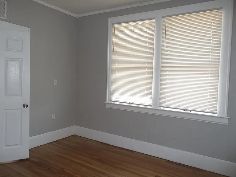 221 W 9th St — Photo 13
