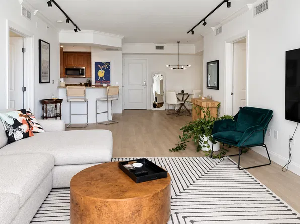 350 SE 2nd St #11, Fort Lauderdale, FL 33301