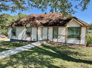 900 Summit Rd, Knob Noster, MO 65336