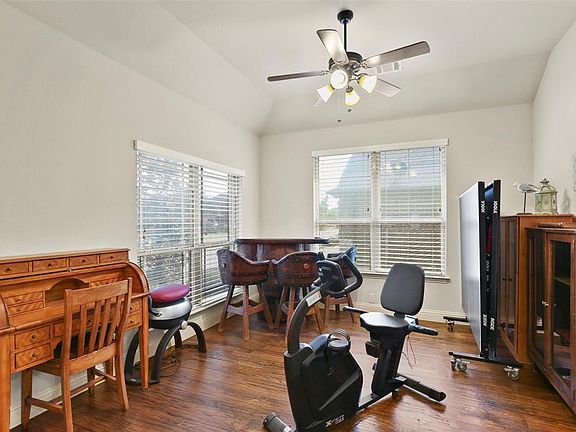 5th image of 1020 Longhorn Dr