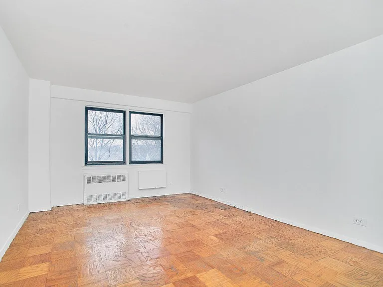 38 Holland Ave #2 — Photo 1
