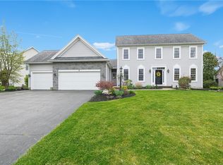 19 Coach Side Ln, Pittsford, NY 14534