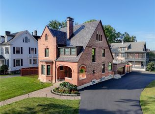 228 N Main St, Canandaigua, NY 14424