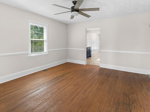 3rd image of 2219 Westdale Dr