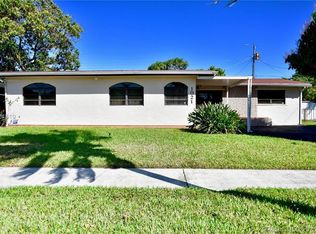 1021 NE 196th St, Miami, FL 33179