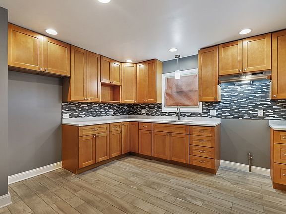 5th image of 1306 Lincoln Ave