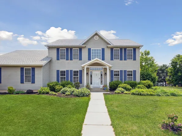 51145 Eagle Wood Dr, Granger, IN 46530