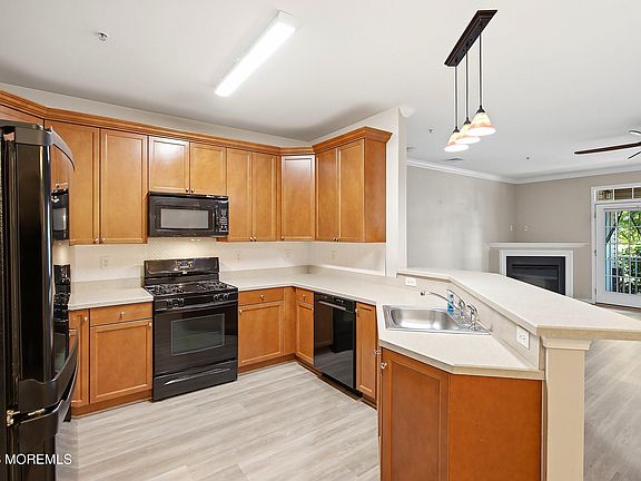 4th image of 313 Mill Pond Way