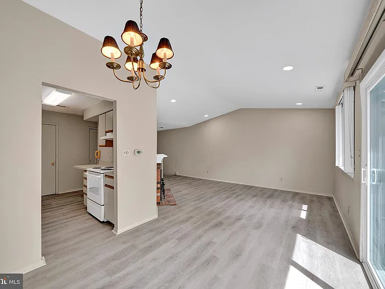 306 Mulberry Cv #B — Photo 15