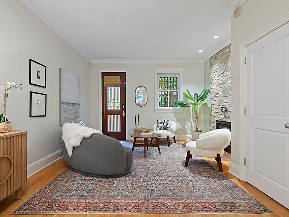 4th image of 358 Columbus Ave #1