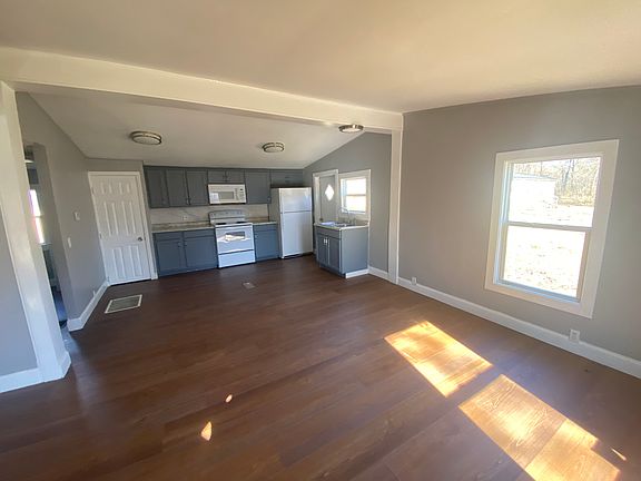 4th image of 354 Karen Dr
