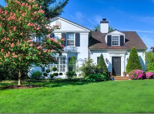 22000 Calverton Rd, Shaker Heights, OH 44122