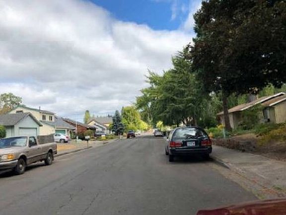 Exterior Neighborhood (street photo)