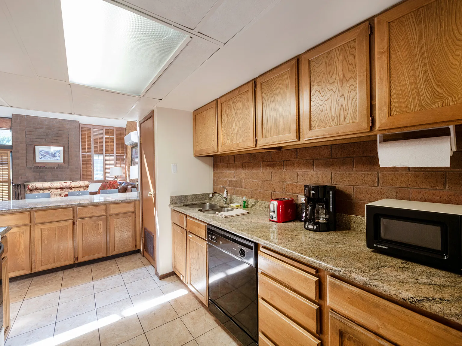 2 bed, 2.5 bath, 1400 sqft, $2,400 — Photo 4