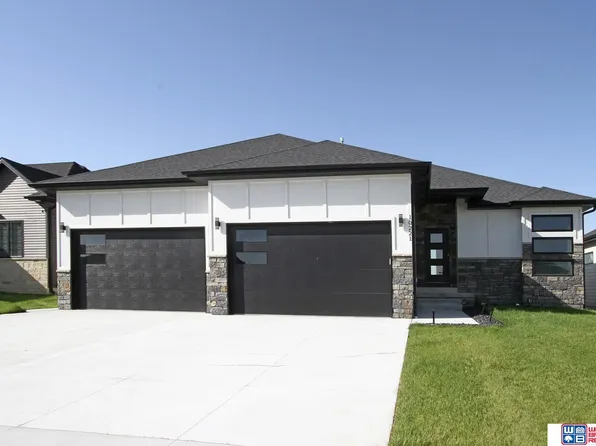 10221 S 77th St, Lincoln, NE 68516