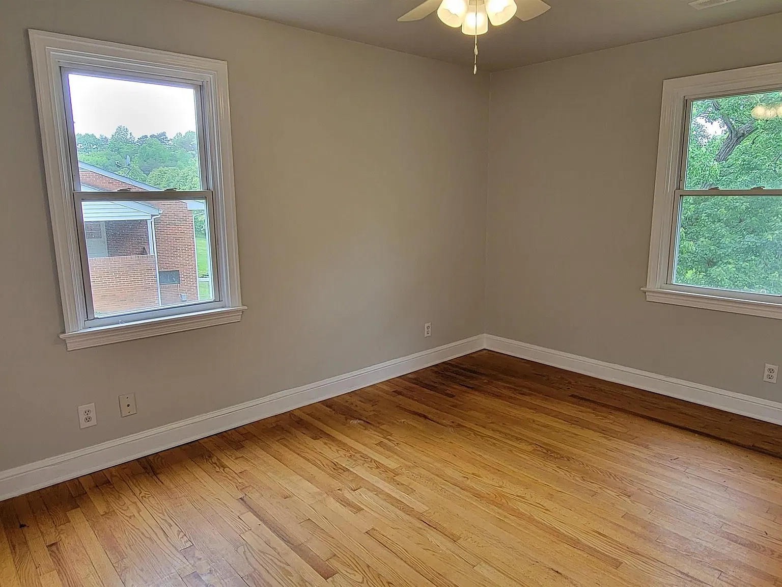 3 bed, 1.0 bath, 1450 sqft, $1,700 — Photo 2