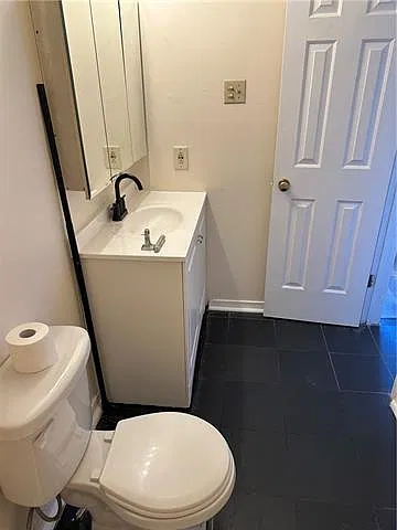 4600 Laurel St — Photo 2