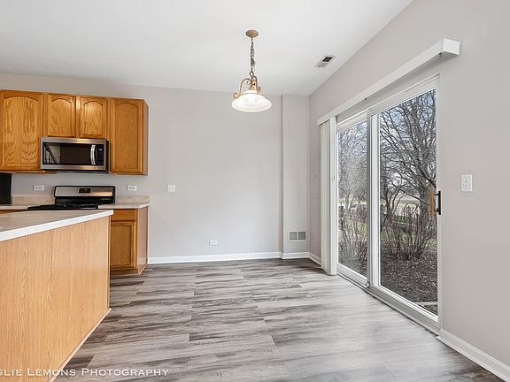 3rd image of 4137 Blackstone Dr
