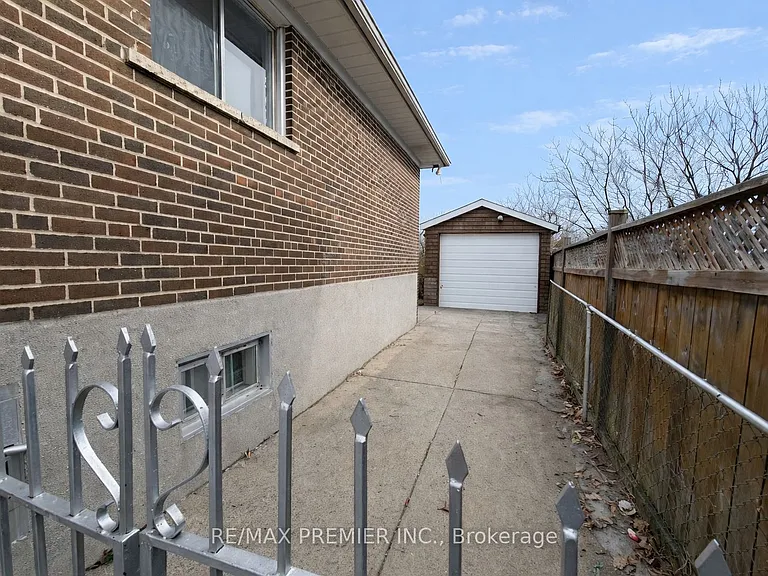 199 Gracedale Blvd #MAIN FLOOR — Photo 13